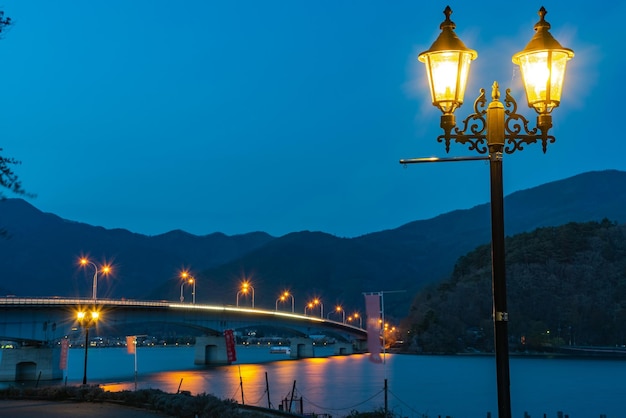 Ponte do Lago Kawaguchiko Ohashi à noite Cidade Fujikawaguchiko Yamanashi Prefecture Japão