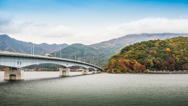 Foto ponte do lago kawaguchiko