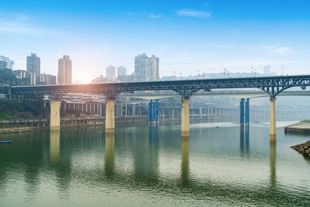 Ponte do Rio Yangtze e paisagens da cidade de Chongqing