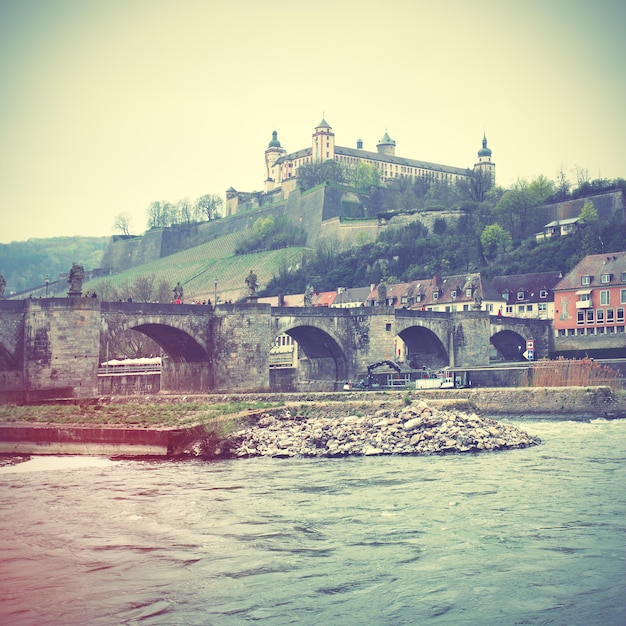 Ponte e fortaleza de Marienberg em Wurzburg, Alemanha Imagem filtrada de estilo retro