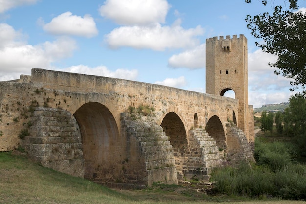 Ponte em Frias com o rio Ebro, Burgos, Espanha