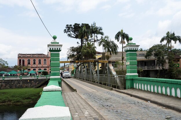 Ponte estreita na cidade de Morretes no Brasil