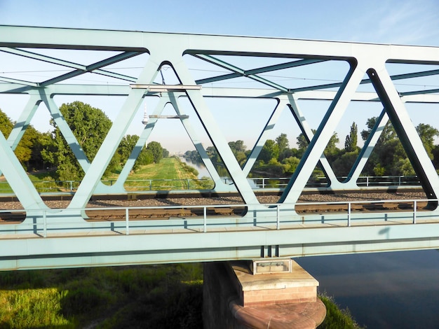 Ponte ferroviária sobre a baía