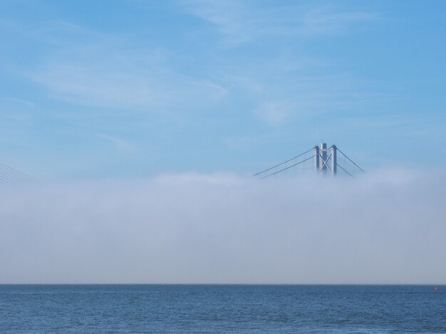 Ponte Forth Road sobre Firth of Forth em Edimburgo