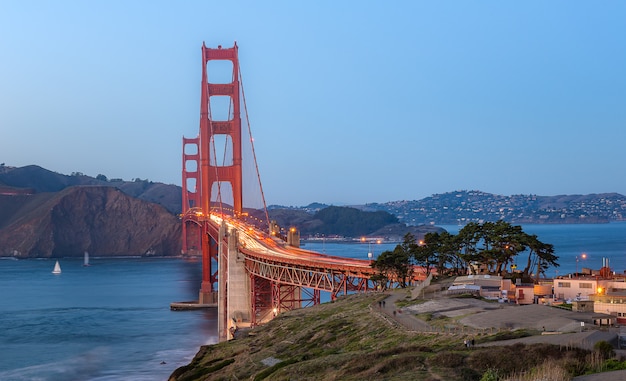 Foto ponte golden gate após o pôr do sol