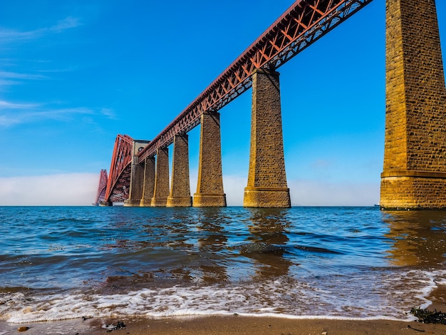 Ponte hdr forth sobre firth of forth em edimburgo