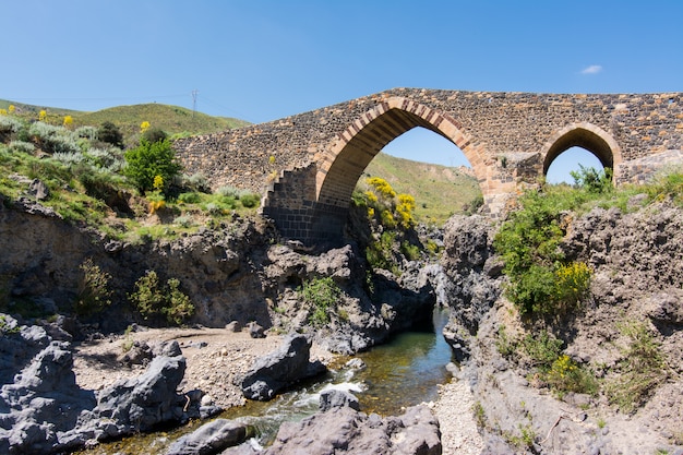 Ponte medieval de adrano, sicília