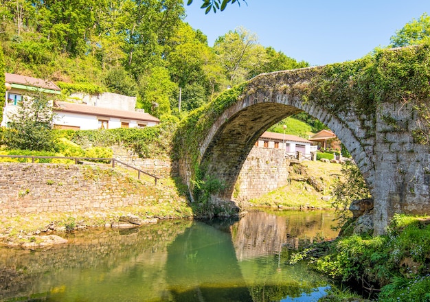 ponte medieval na cantábria de Lierganes