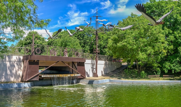 Ponte no parque Liberty de Odessa Ucrânia