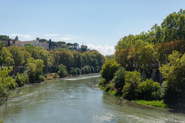 Ponte Ponte Palatino também conhecida como Ponte Inglesa que liga os bairros de Ripa e Trastevere Chama-se assim por causa do movimento à esquerda