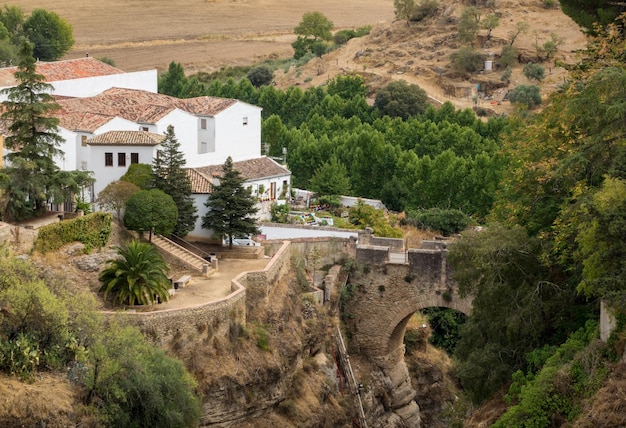 Ponte Puente Viejo sobre o desfiladeiro em Ronda