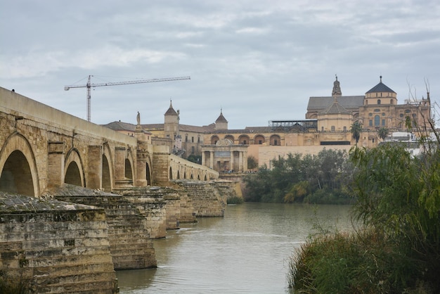 Ponte romana sobre o Guadalquivir e Mesquite em Córdoba