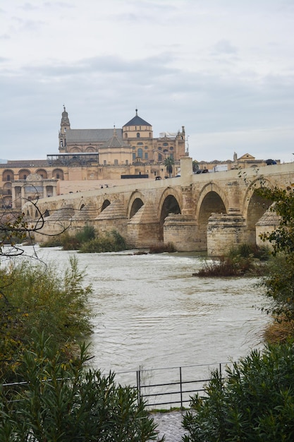 Ponte romana sobre o Guadalquivir e Mesquite em Córdoba
