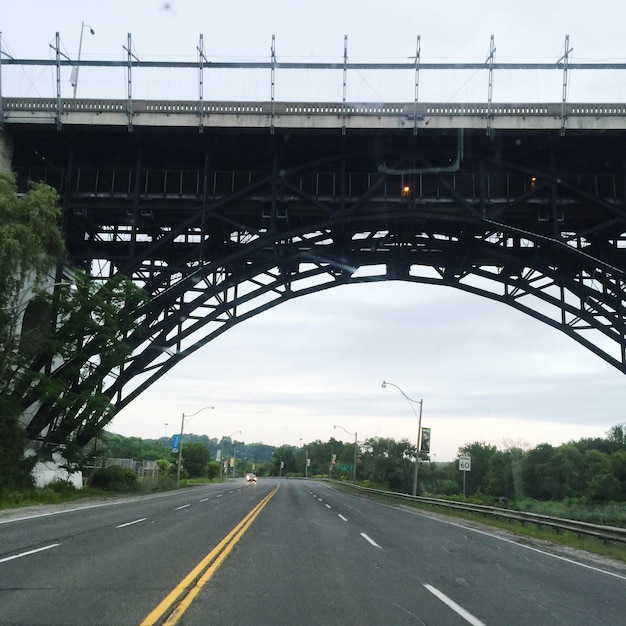 Ponte sobre a estrada