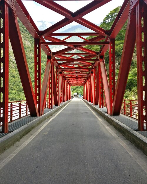 Foto ponte sobre a estrada