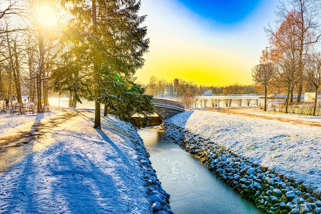 Ponte sobre o Canal dos Peixes em Catherine Park Tsarskoye Selo Pushkin São Petersburgo Rússia