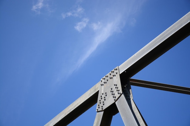 Foto ponte sobre o céu azul