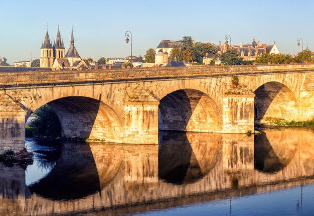 Foto ponte sobre o loire em blois frança