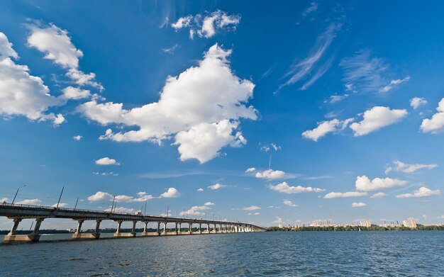 Ponte sobre o rio Dnieper
