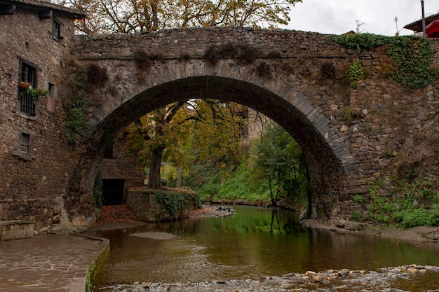 Ponte sobre o rio Quiviesa em vasos