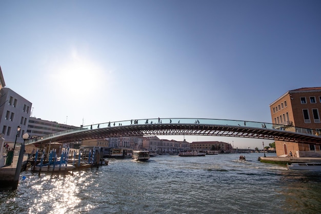 Ponte sobre o rio