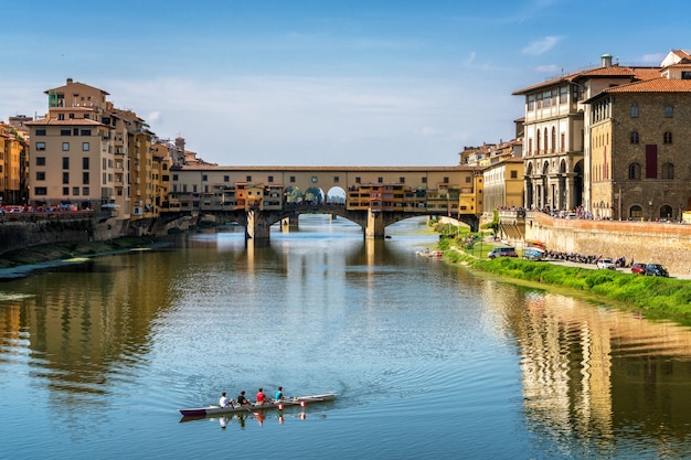 Ponte Vecchio Bridge em Florença - Itália