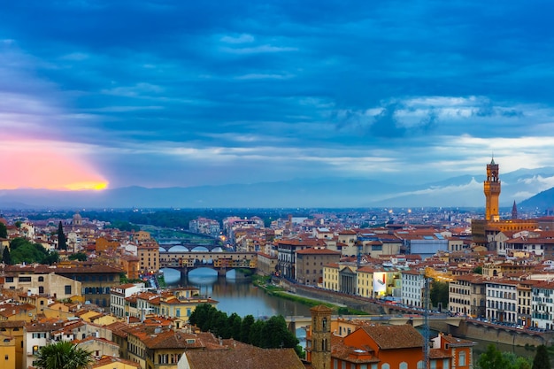 Ponte vecchio e palazzo vecchio florença itália