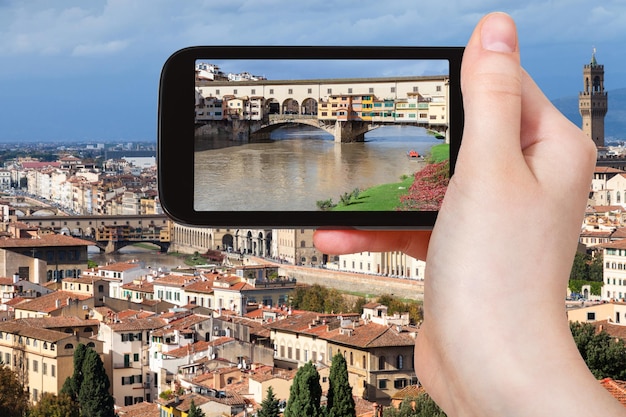 Ponte Vecchio im Stadtbild von Florenz auf dem Smartphone