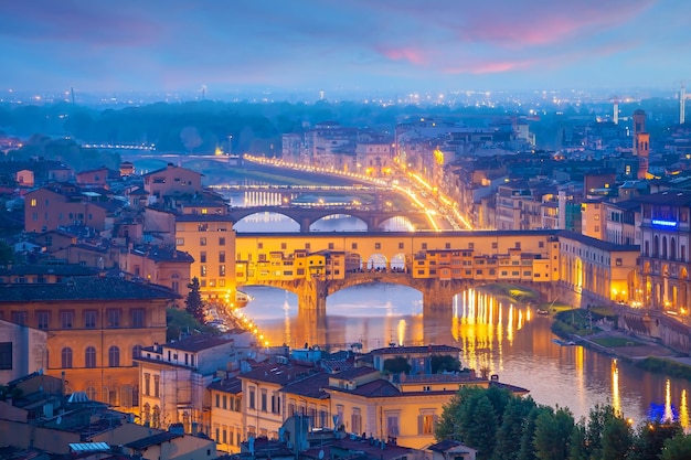 Ponte Vecchio und Florenz Stadtzentrum Skyline Stadtbild der Toskana Italien