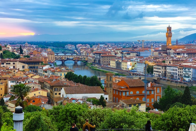 Ponte Vecchio und Palazzo Vecchio Florenz Italien