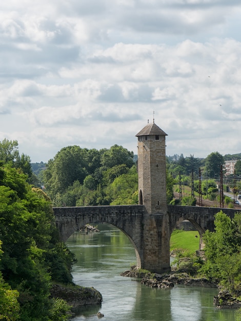 Ponte velha de Orthez nos Pirinéus