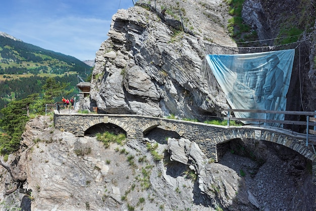 Pontes suspensas nos Alpes suíços
