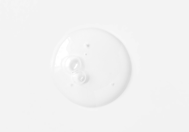 Foto ponto de círculo transparente claro com textura de produto cosmético de bolhas isolada