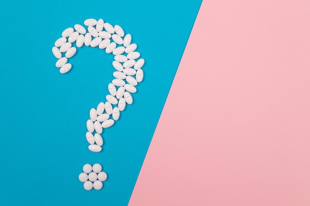 Ponto de interrogação branco da indústria farmacêutica e produtos medicinais