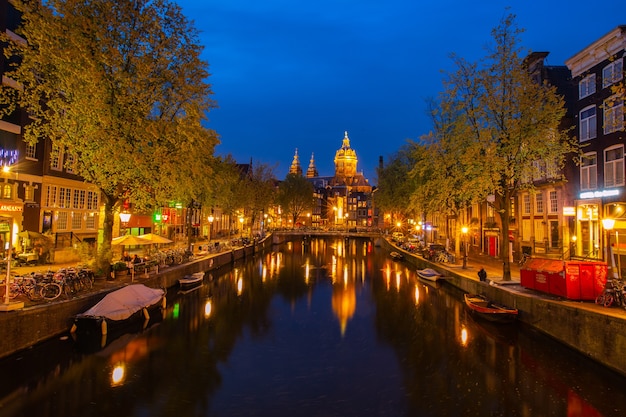 Ponto de referência e histórico da cidade do canal de Amsterdã com Timelapse