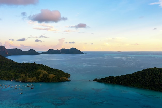 Ponto de vista do drone Bohey Dulang Island Semporna Sabah Bornéu malásia