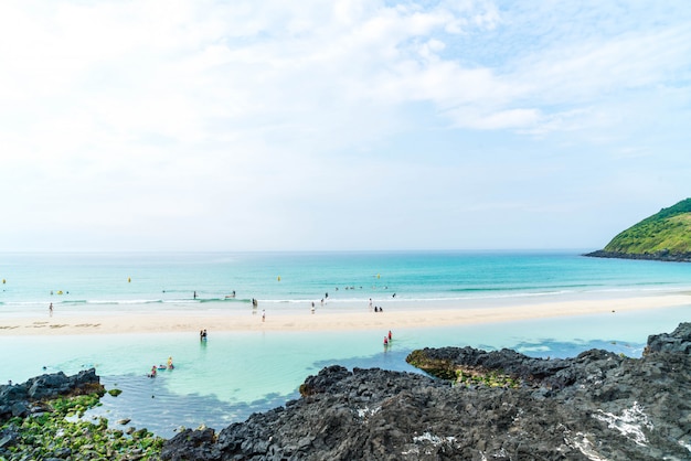 Ponto de vista na praia do hamdeok na ilha de Jeju.