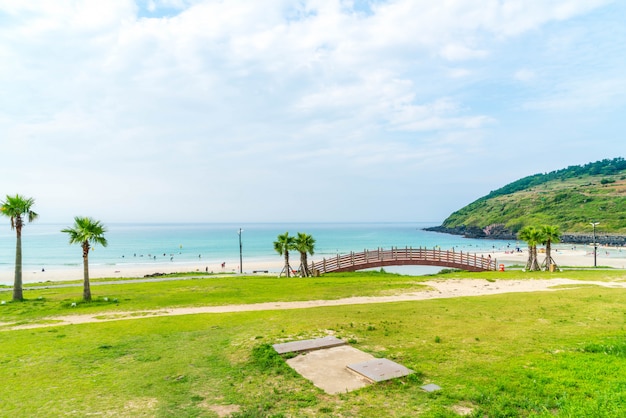 Ponto de vista na praia do hamdeok na ilha de Jeju.