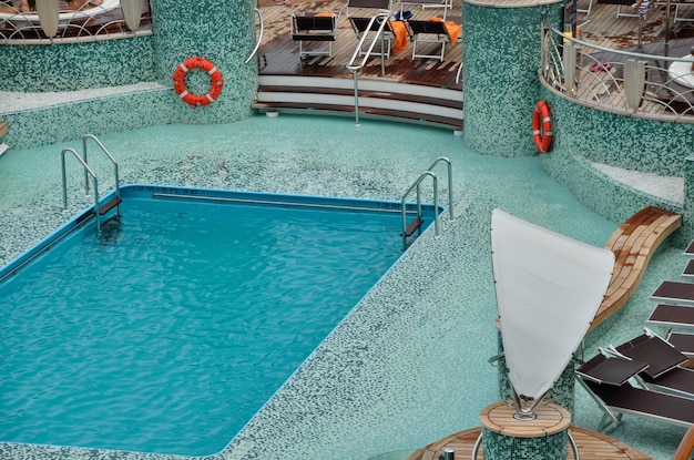 Pool auf Kreuzfahrtschiff