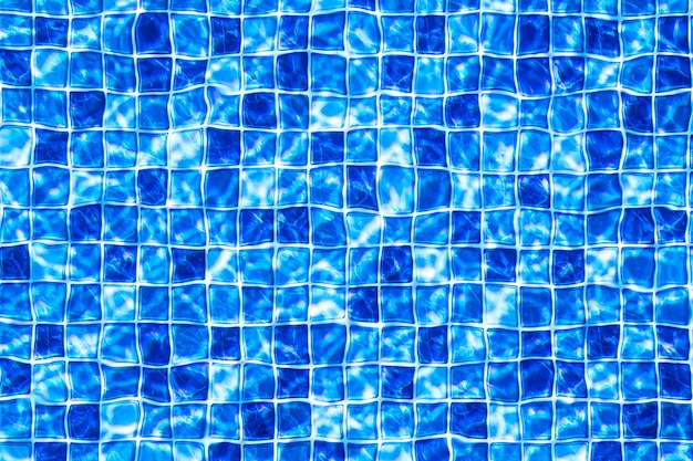 Poolmosaikhintergrund Oberflächenbeschaffenheit des Schwimmbadwassers mit blauem quadratischem Mosaikdruck