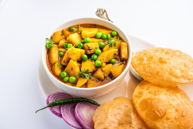 Poori Masala curry ou Aloo Sabzi para Puri