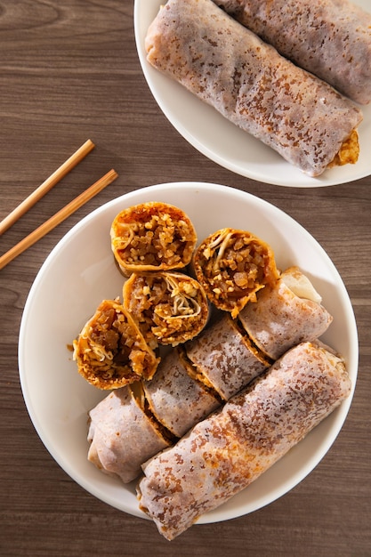 Popiah fresco chinês popular em Singapura e Malásia