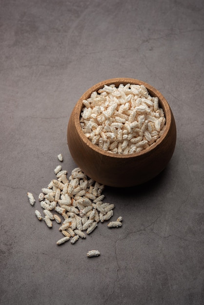 Popped Rice oder Nel Pori auch bekannt als Puffed Lahi oder Karthigai Pori