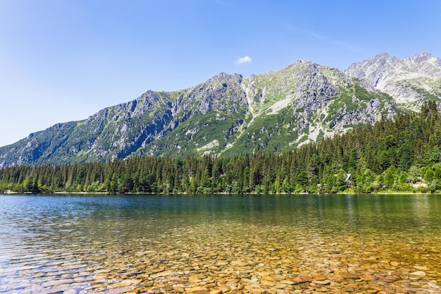 Poprad Mountain Lake ou Popradske Pleso é o lago de montanha localizado no Alto Tatras Eslováquia