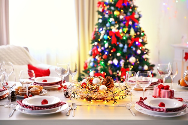 Pôr a mesa para a ceia de natal em casa