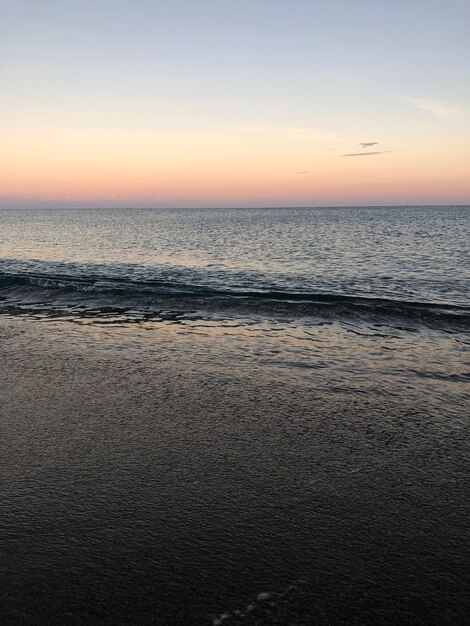 pôr do sol à beira-mar rhodes grécia