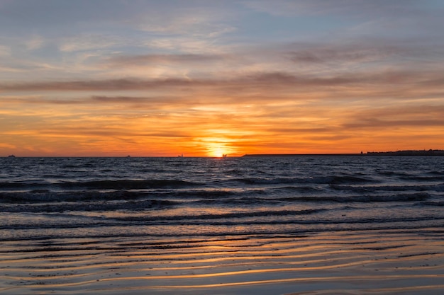 Por do sol bonito na praia