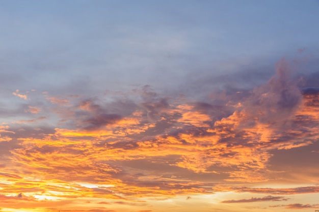 Pôr do sol com nuvens