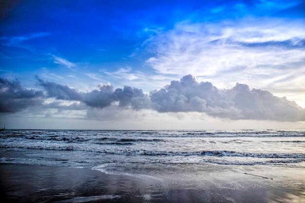 Pôr do sol da praia