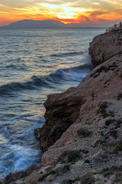 Pôr do sol das falésias Cantal em Málaga